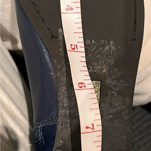 Gently used woman’s ankle boot. - Picture 6 of 6